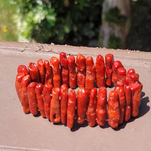 Vtg Red Coral Stretch Bracelet - Picture 2 of 5